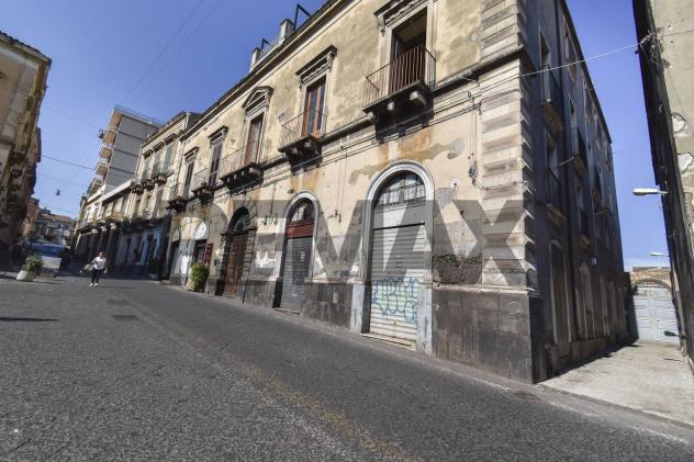 locale commerciale in vendita ad Acireale