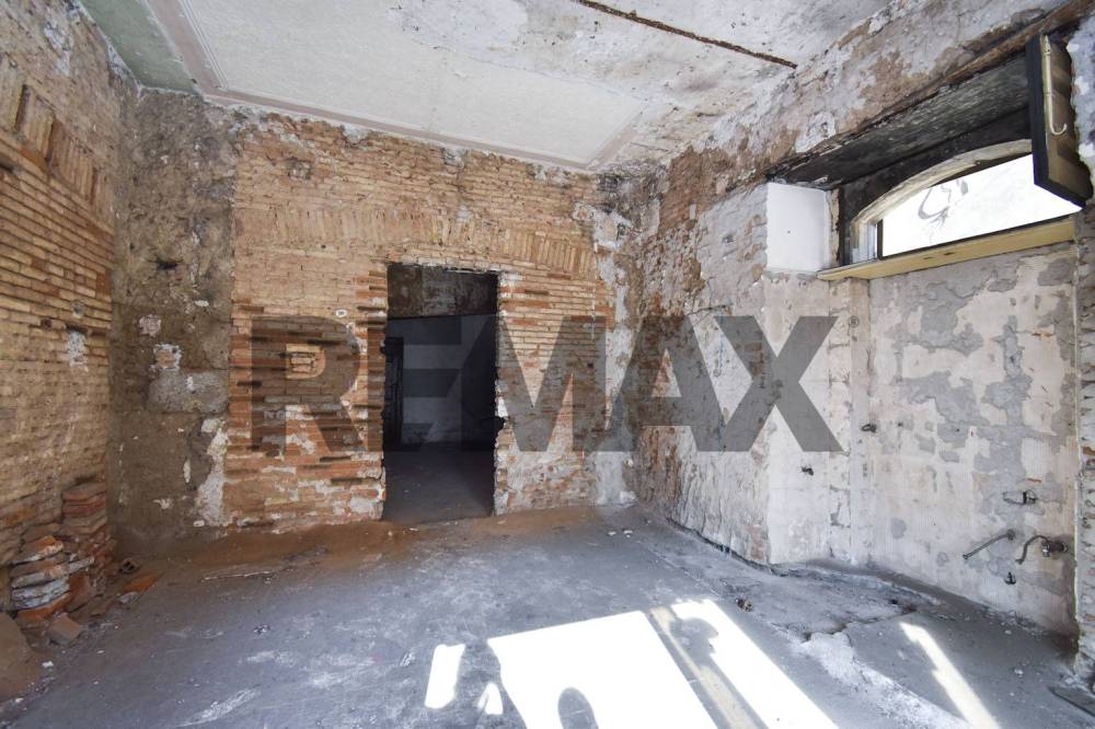 locale commerciale in vendita ad Acireale