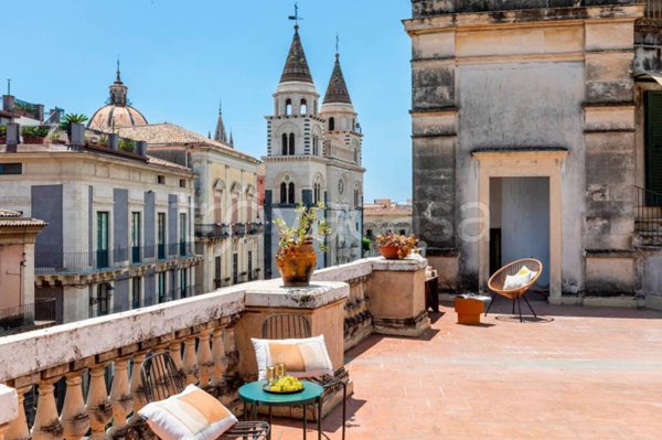 appartamento in vendita ad Acireale in zona Centro Storico
