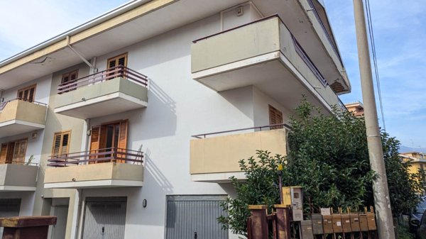appartamento in vendita ad Acireale in zona Pennisi