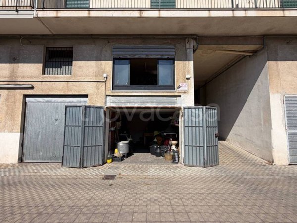 locale di sgombero in vendita ad Acireale
