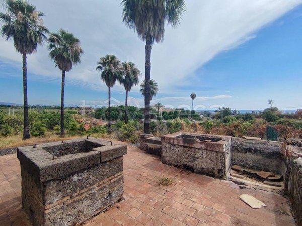 casa indipendente in vendita ad Acireale