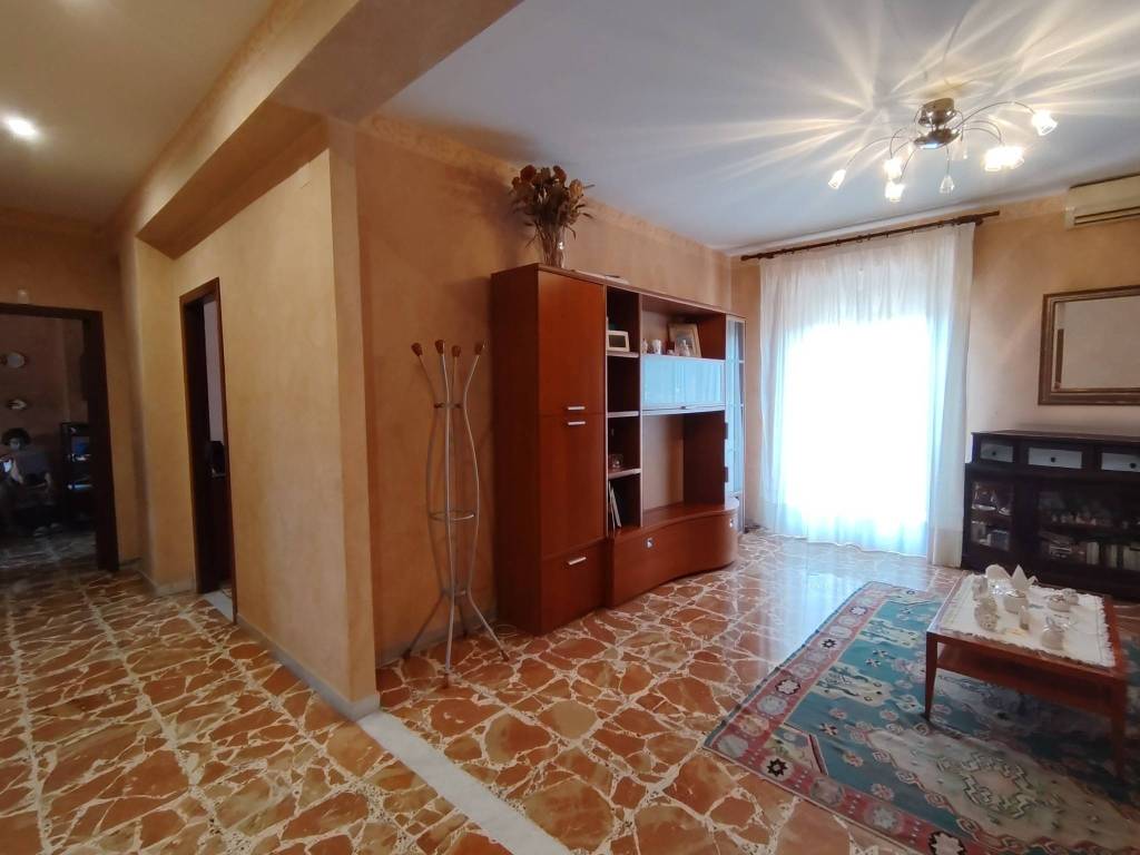 appartamento in vendita ad Acireale in zona Aci Platani