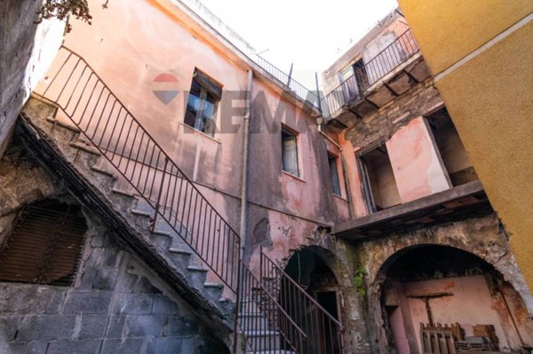 appartamento in vendita ad Acireale in zona Centro Storico