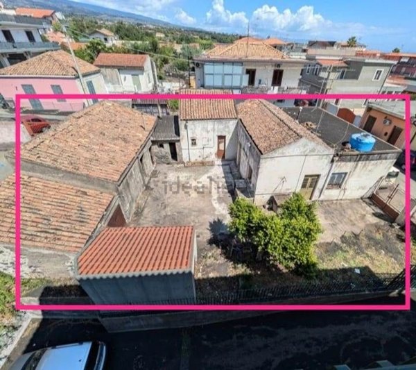 appartamento in vendita ad Acireale in zona Pennisi