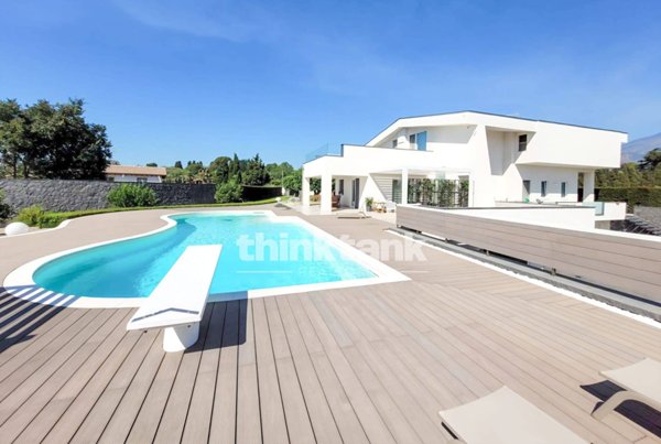 villa in vendita ad Acireale in zona Balatelle