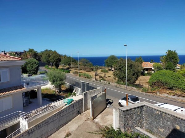 casa indipendente in vendita ad Acireale in zona Capo Mulini