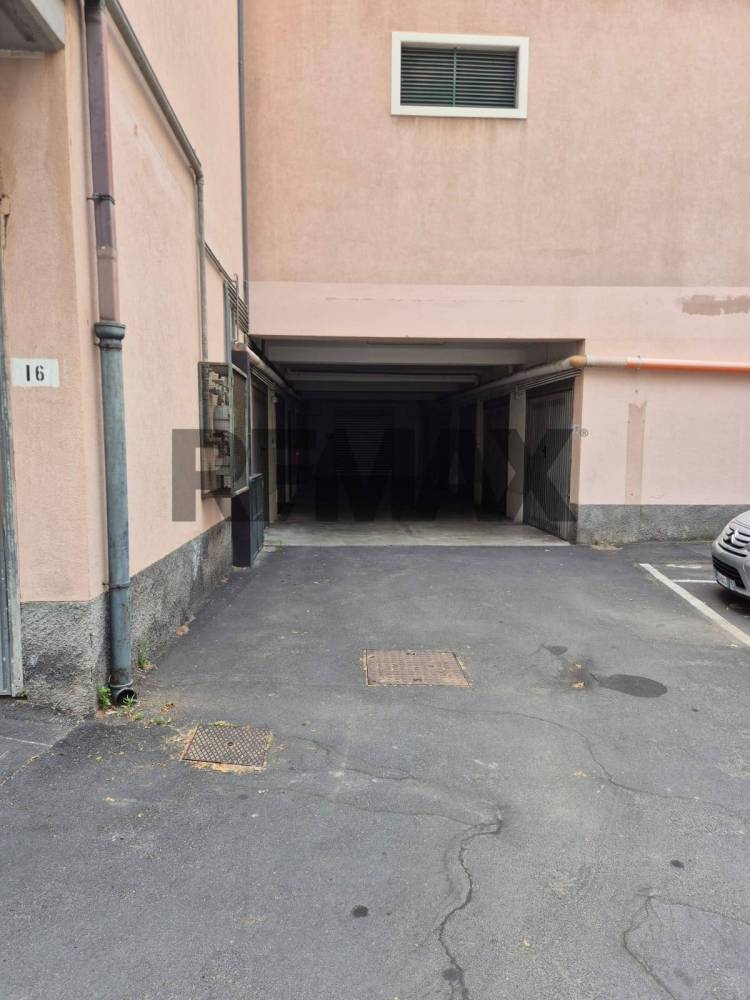 locale commerciale in vendita ad Acireale