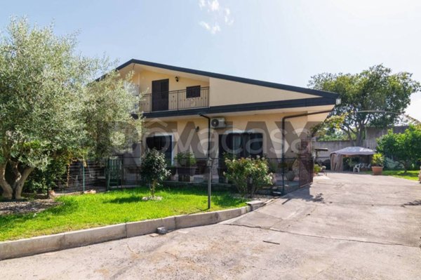 casa indipendente in vendita ad Acireale in zona Piano d'Api