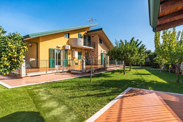casa indipendente in vendita ad Acireale in zona Piano d'Api