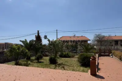 casa indipendente in vendita ad Acireale