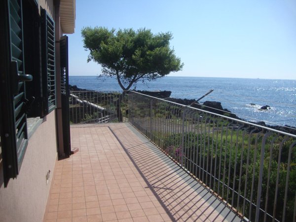 casa indipendente in vendita ad Acireale in zona Stazzo