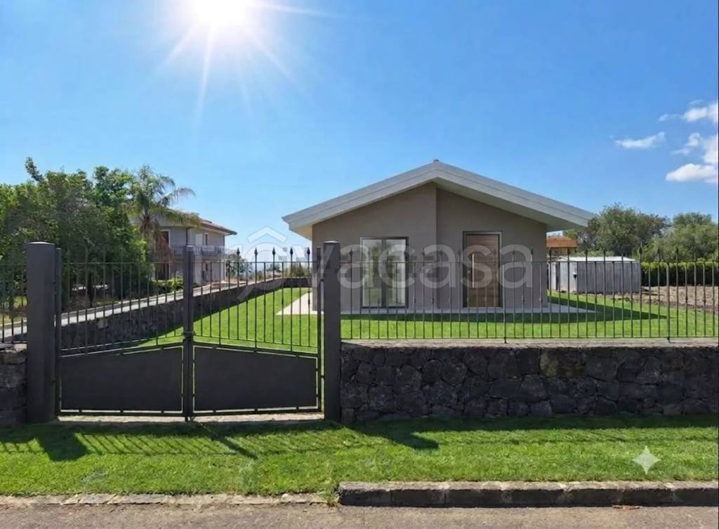 casa indipendente in vendita ad Acireale in zona Pennisi
