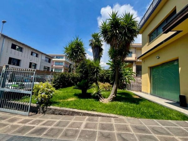 locale di sgombero in vendita ad Acireale