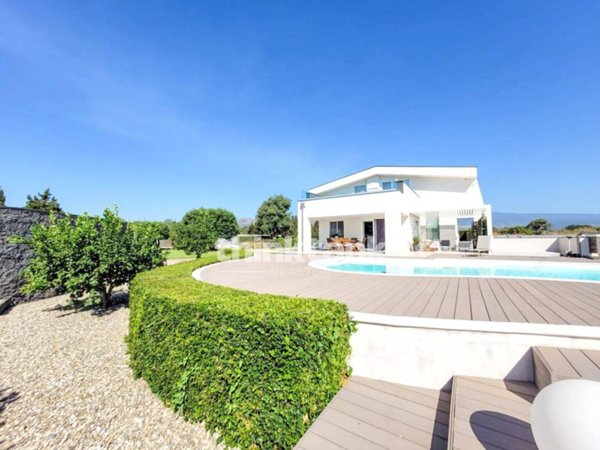 villa in vendita ad Acireale in zona Balatelle