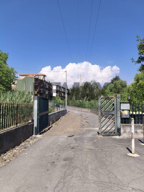 locale commerciale in vendita ad Acireale