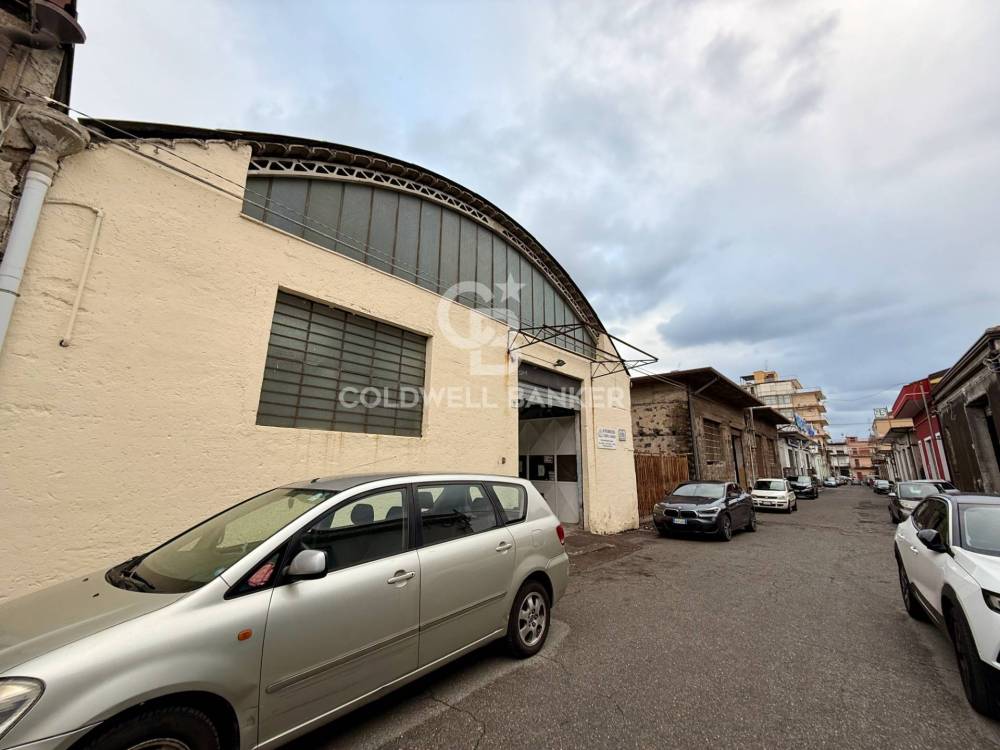 locale commerciale in vendita ad Acireale