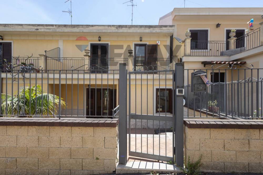 casa indipendente in vendita ad Acireale in zona Guardia