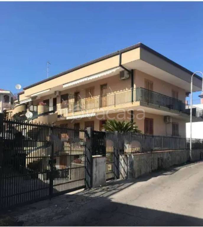 appartamento in vendita ad Acireale in zona Santa Tecla