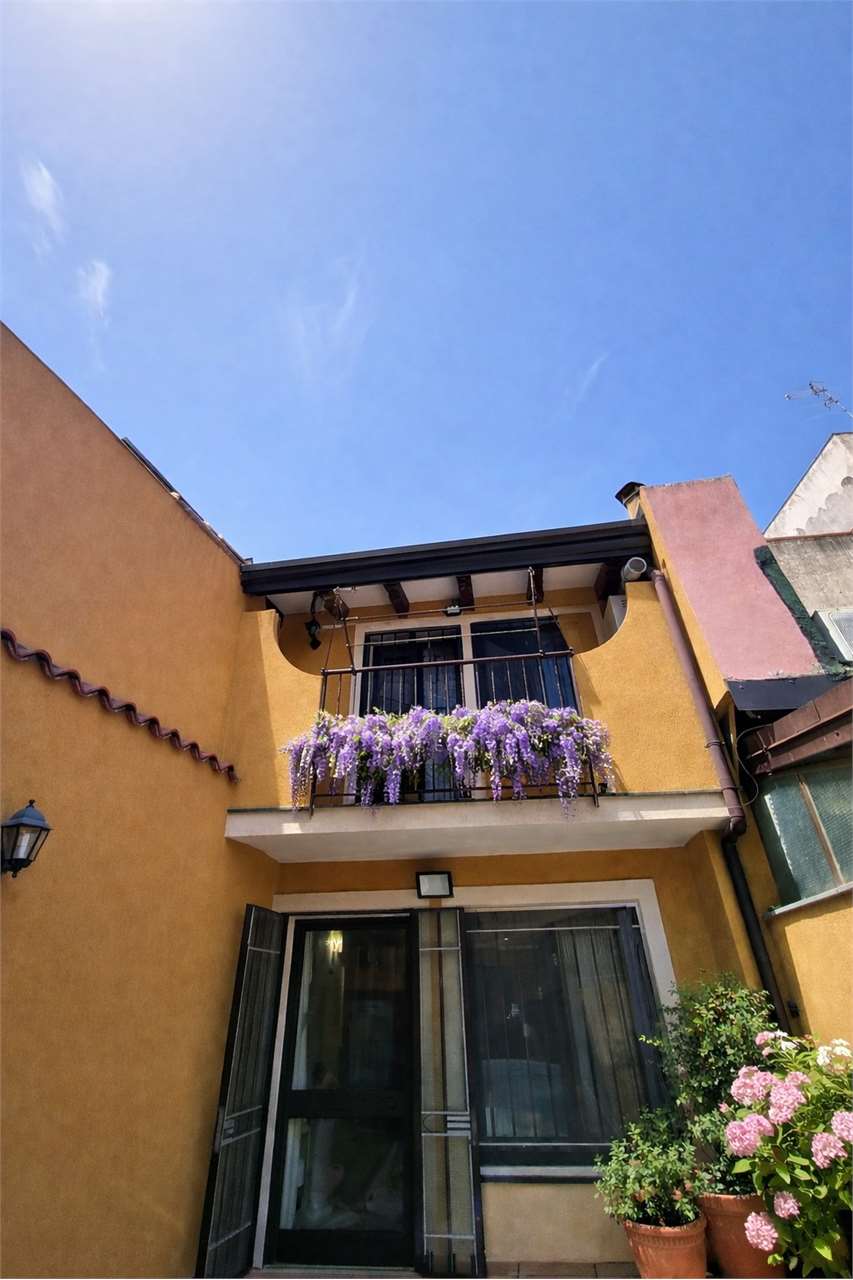 casa indipendente in vendita ad Acireale in zona Centro Storico