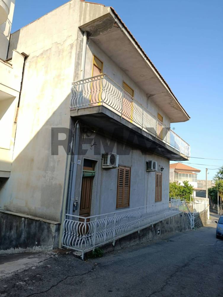 casa indipendente in vendita ad Acireale in zona Guardia