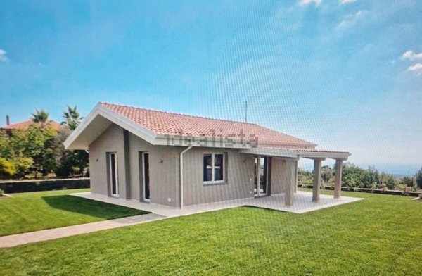 casa indipendente in vendita ad Acireale in zona Pennisi