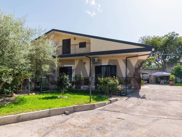 casa indipendente in vendita ad Acireale in zona Piano d'Api