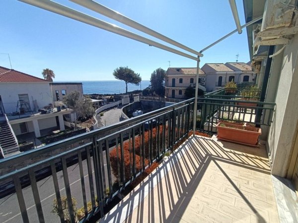 appartamento in vendita ad Acireale in zona Stazzo
