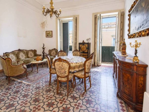 casa indipendente in vendita ad Acireale in zona Centro Storico