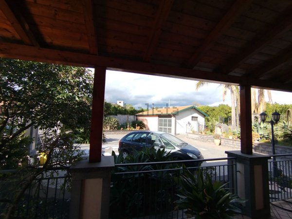 casa indipendente in vendita ad Acireale in zona Stazzo