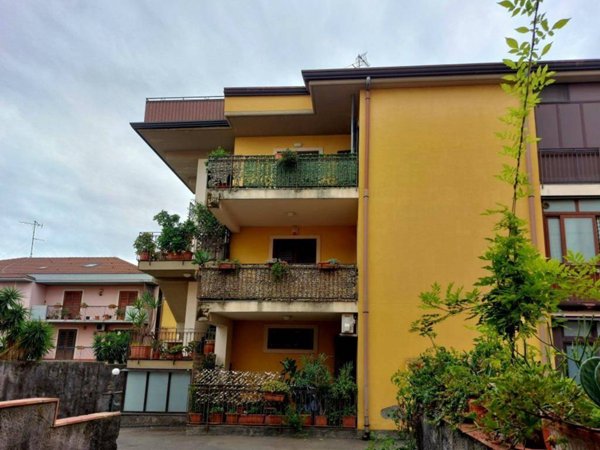 appartamento in vendita ad Acireale in zona Aci Platani