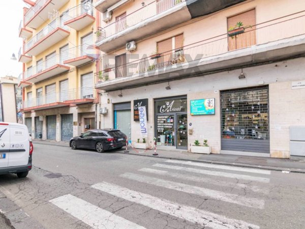negozio in vendita ad Acireale
