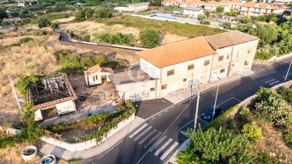 terreno in vendita ad Acireale in zona Piano d'Api