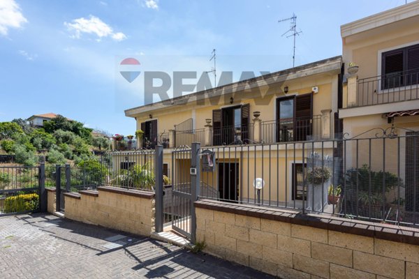 casa indipendente in vendita ad Acireale in zona Guardia