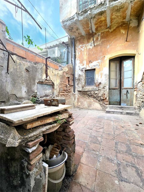 casa indipendente in vendita ad Acireale in zona Centro Storico