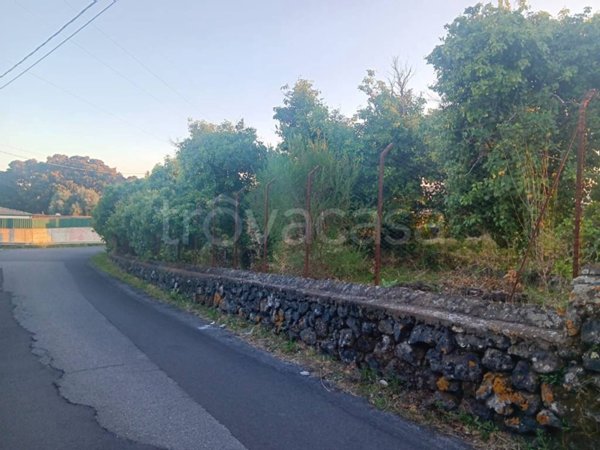 terreno in vendita ad Acireale in zona Piano d'Api
