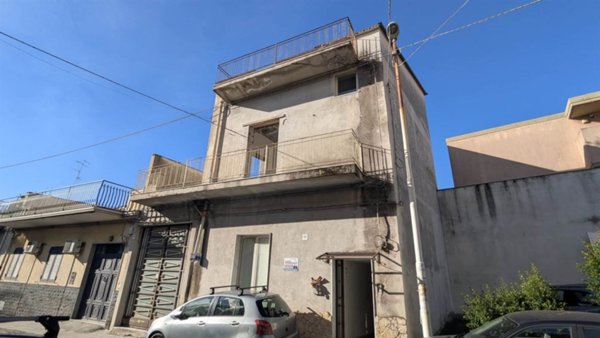 casa indipendente in vendita ad Acireale in zona Aci Platani