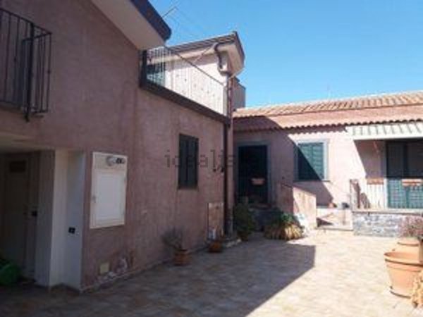 casa indipendente in vendita ad Acireale in zona San Giovanni