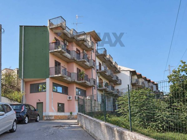 appartamento in vendita ad Acireale in zona Aci Platani