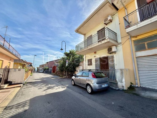 casa indipendente in vendita ad Acireale in zona Stazzo