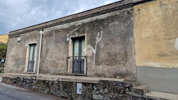 casa indipendente in vendita ad Aci Sant'Antonio in zona Lavina