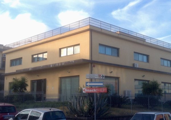 locale di sgombero in vendita ad Aci Sant'Antonio