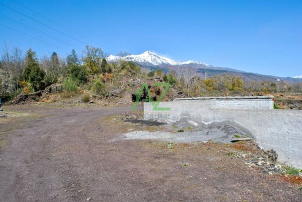 terreno agricolo in vendita ad Aci Sant'Antonio in zona Lavinaio