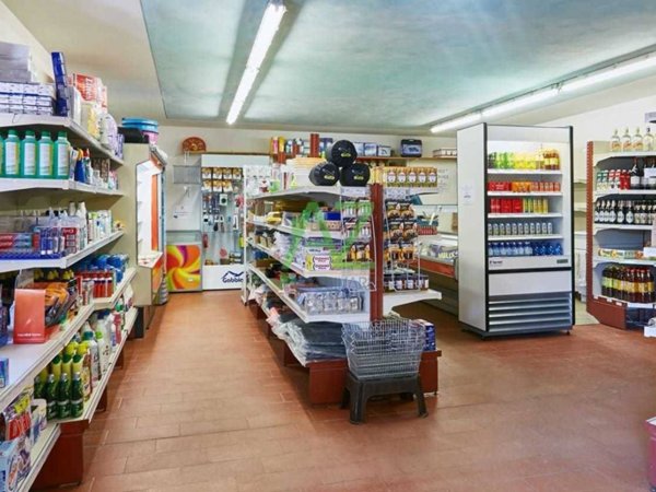 negozio in vendita ad Aci Sant'Antonio