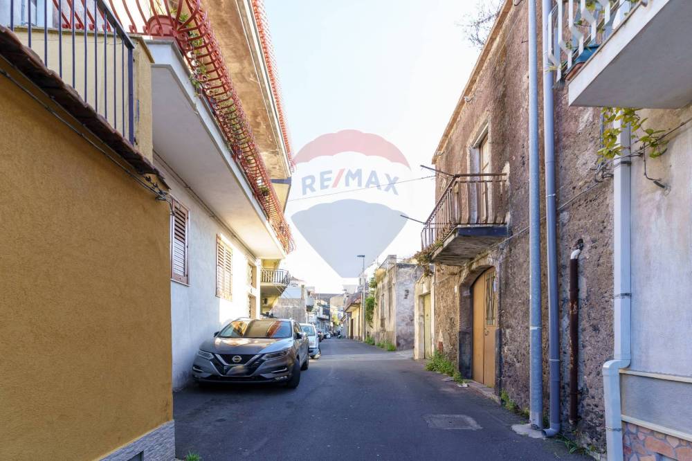 casa indipendente in vendita ad Aci Sant'Antonio