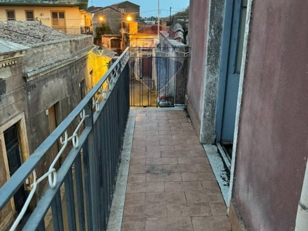 casa indipendente in vendita ad Aci Sant'Antonio