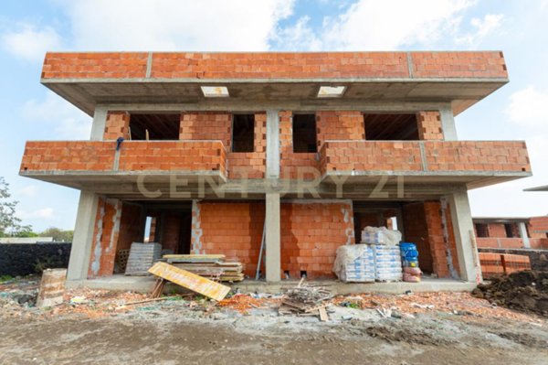 casa indipendente in vendita ad Aci Sant'Antonio