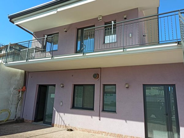 locale commerciale in vendita ad Aci Sant'Antonio