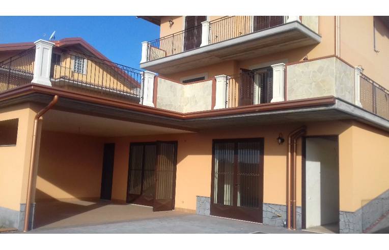 casa indipendente in vendita ad Aci Sant'Antonio in zona Lavinaio