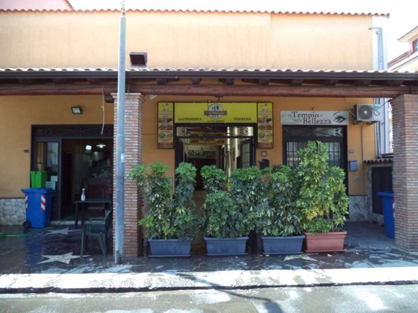negozio in vendita ad Aci Sant'Antonio